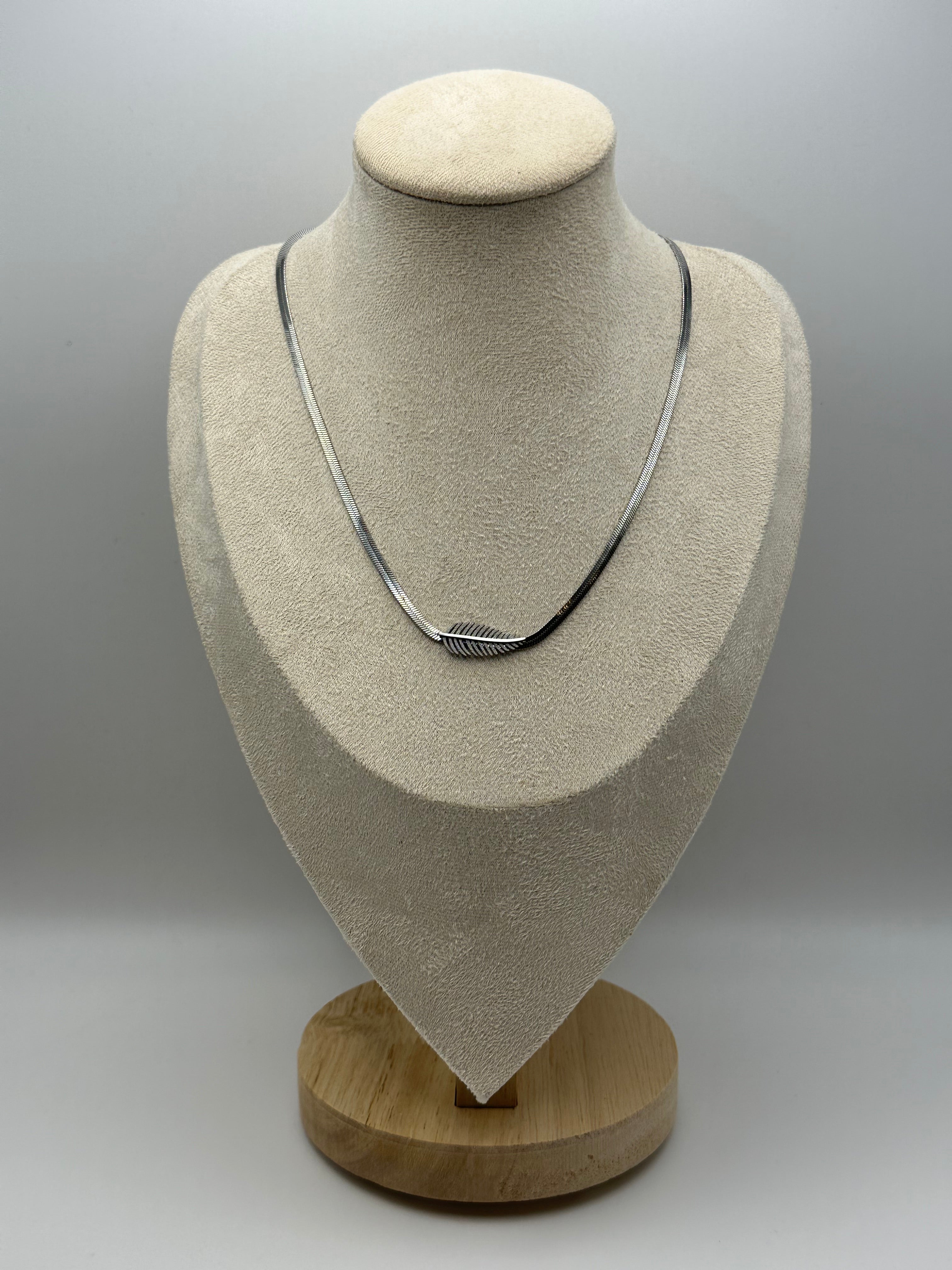 Ghada Blatt Halskette