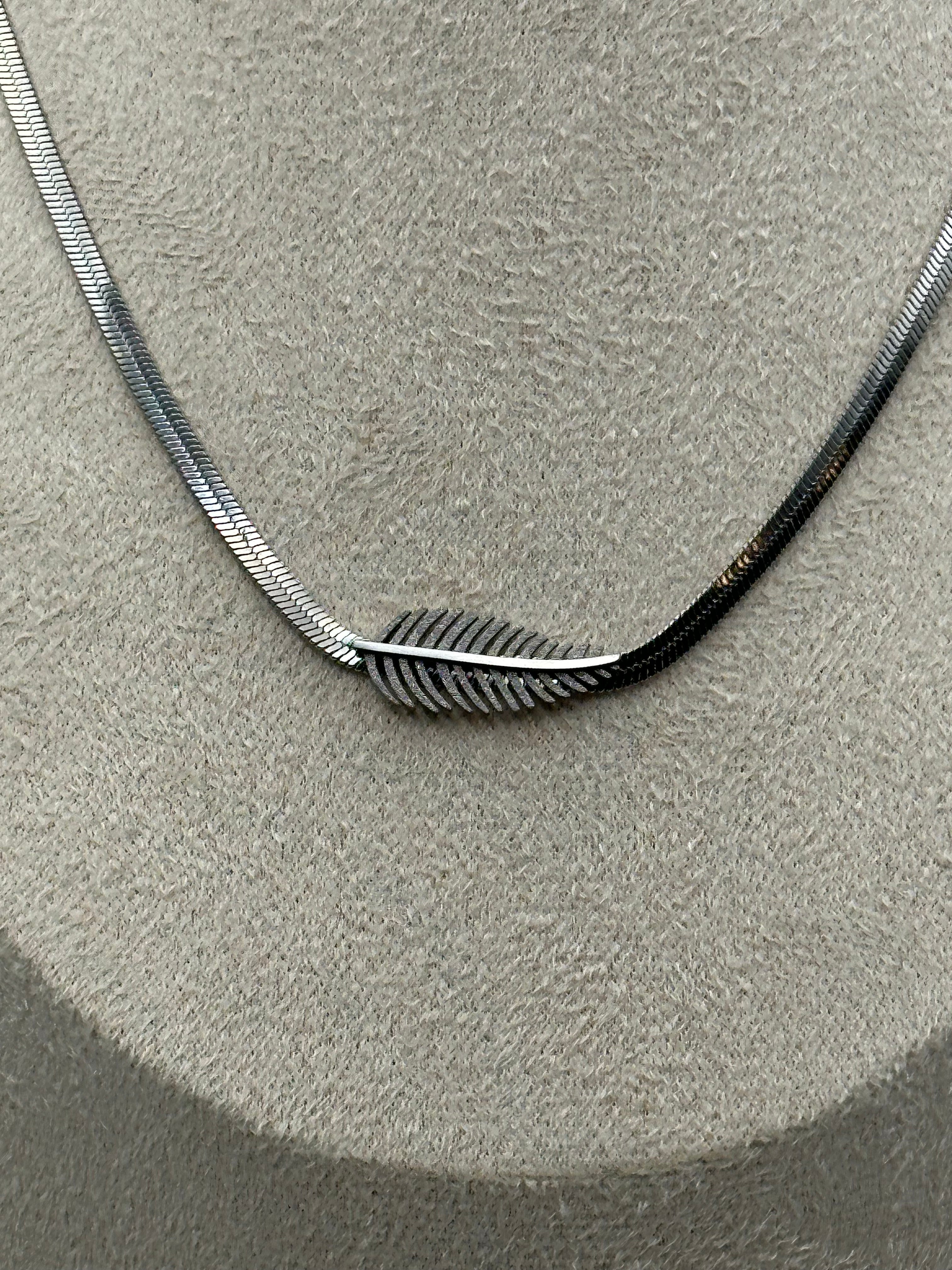 Ghada Blatt Halskette